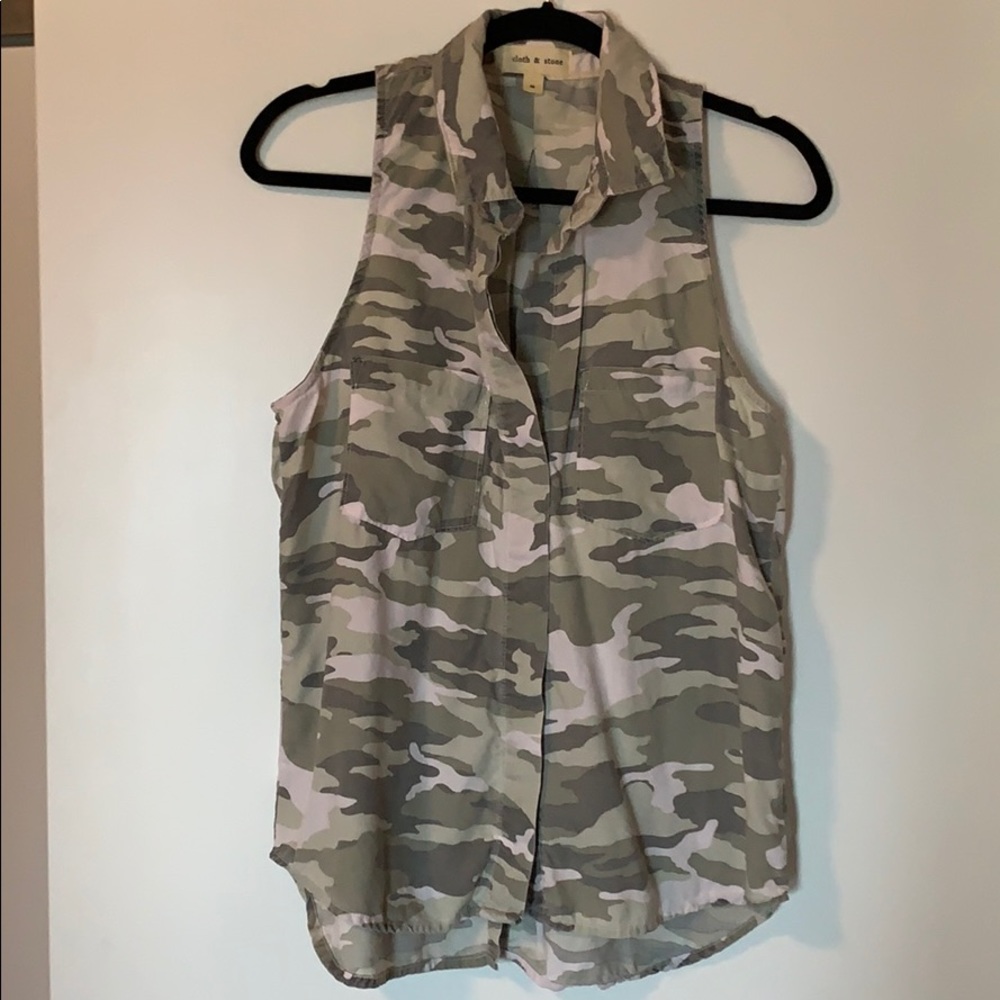 Cloth & Stone Anthropologie sleeveless camo top